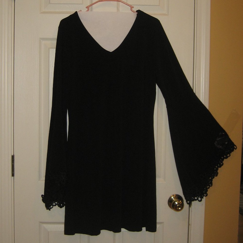 Black Bell Sleeve V Neck Dress - Sz PXL